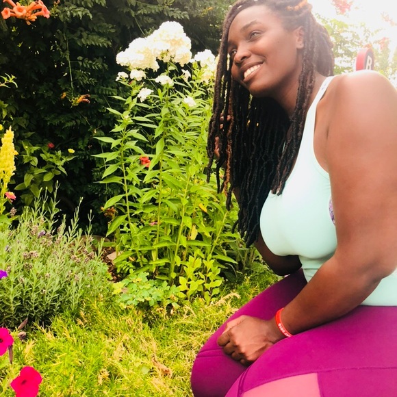 Meet Your Poshtista ✨✨ - Picture 2 of 4